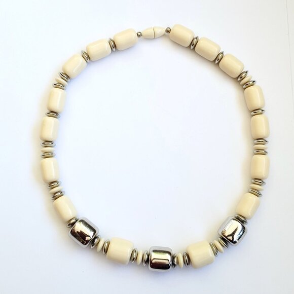 Unbranded Jewelry - Vintage Beaded Necklace Ivory Cream Silver Tone Acrylic MCM Chunky 17"